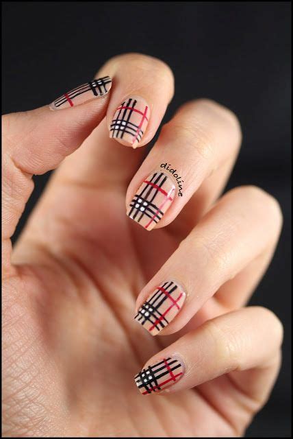 Ongles déco style Burberry FACILE 